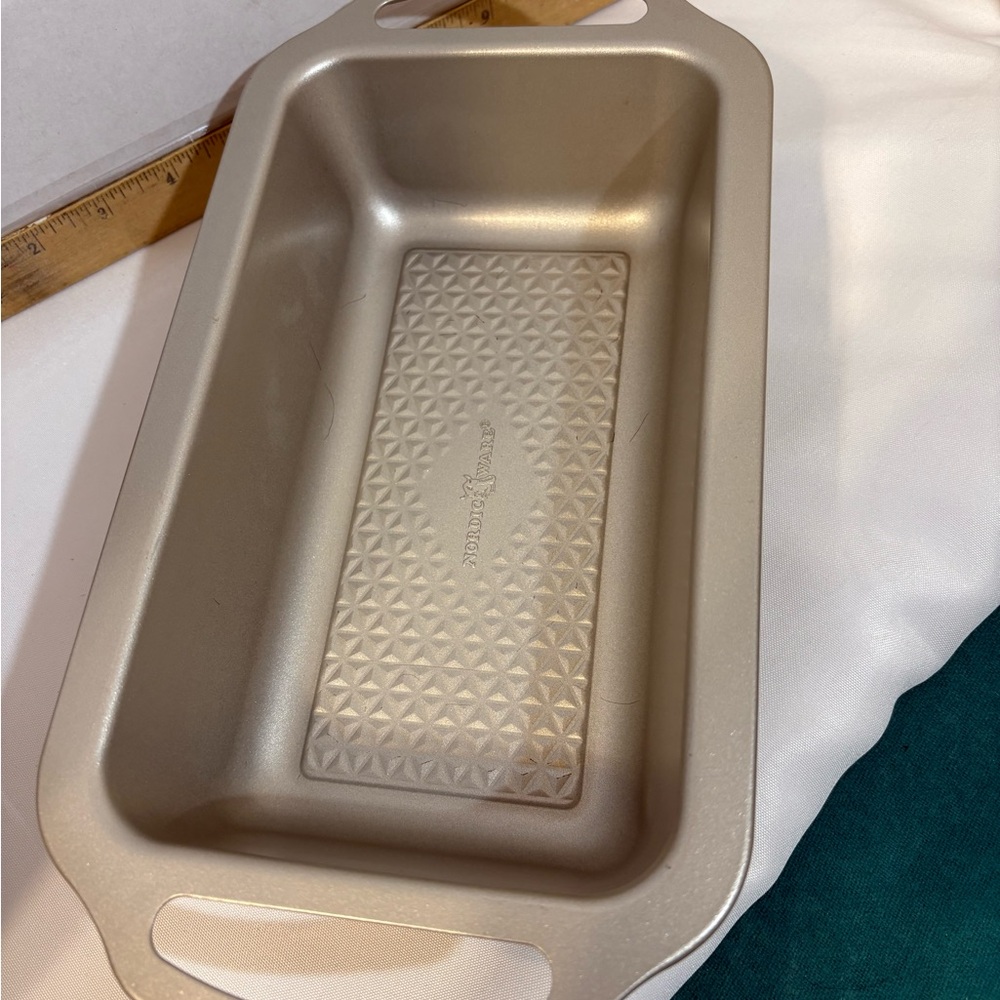 Nordic Ware Loaf Pan Nonstick w/ handles for easy lifting‎ cake muffin loaf pan